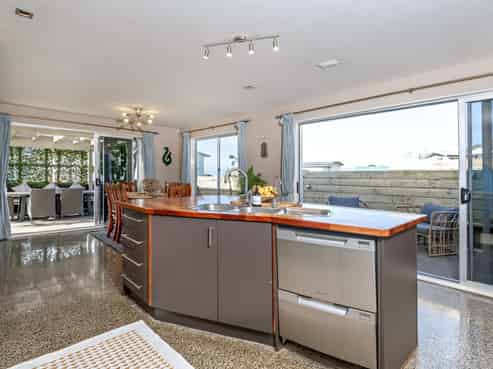 18 Ocean View Road, Coastlands