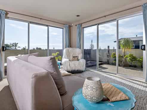 18 Ocean View Road, Coastlands