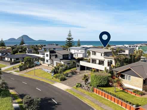 18 Ocean View Road, Coastlands