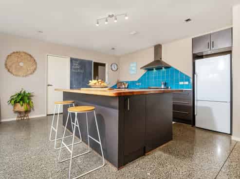 18 Ocean View Road, Coastlands