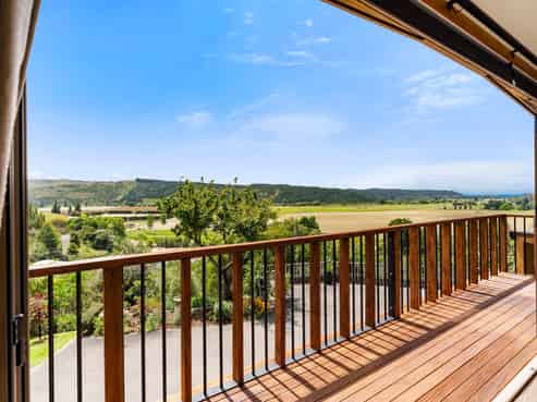313 Hill Road, Bay View