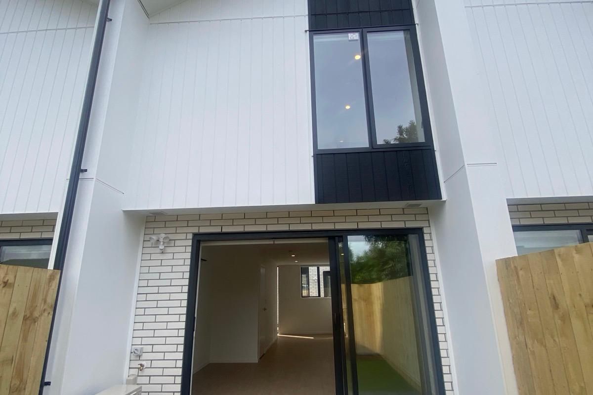 MOVE IN TODAY. 2 BEDS / 2 BATHS. - Więcej