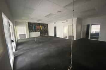 Versatile commercial space