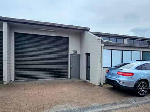 CBRE | Versatile Henderson Unit