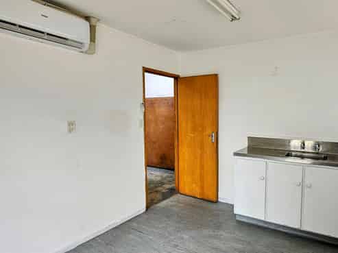 CBRE | Versatile Henderson Unit