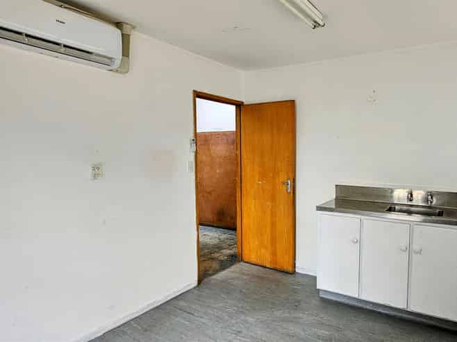 CBRE | Versatile Henderson Unit