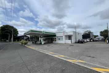 RETAIL SPACE ON MAIN HIGHWAY
