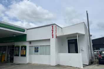 RETAIL SPACE ON MAIN HIGHWAY
