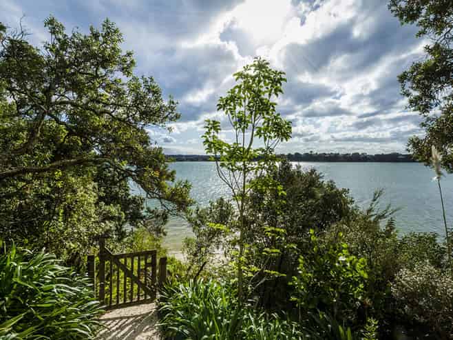 10a First Avenue. Stanley Point, Devonport