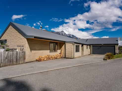 44 Ferry Hill Drive, Lower Shotover