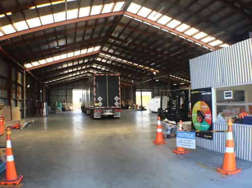 1660m2 Warehouse - Drive Through Ability