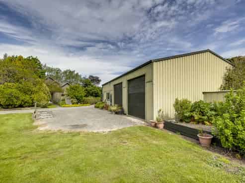 1394 Railway Road, Longlands