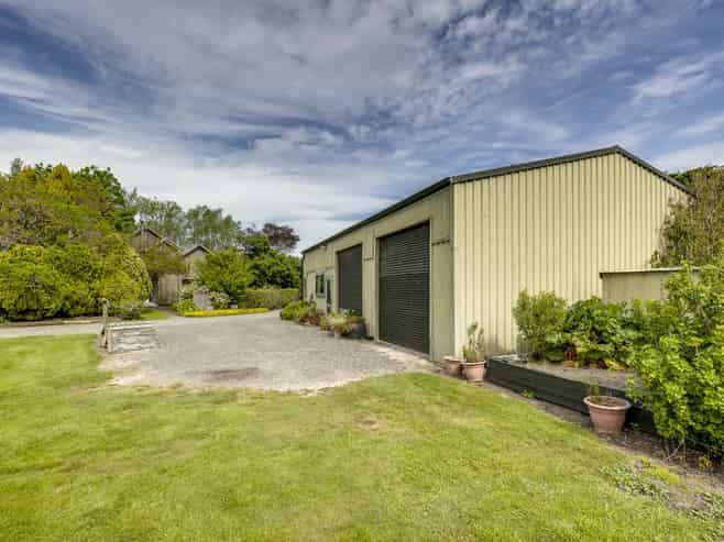 1394 Railway Road, Longlands