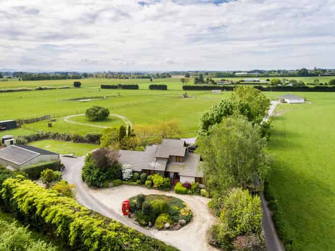 1394 Railway Road, Longlands