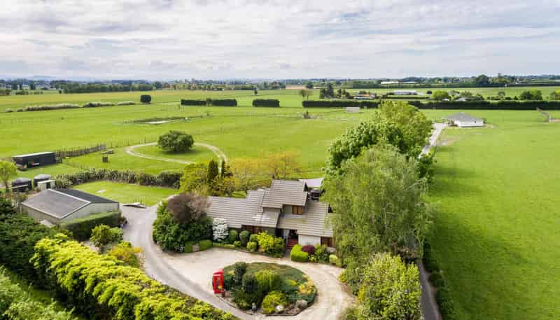 1394 Railway Road, Longlands