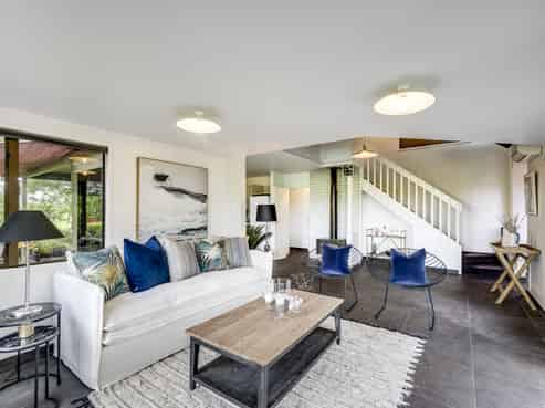 1394 Railway Road, Longlands