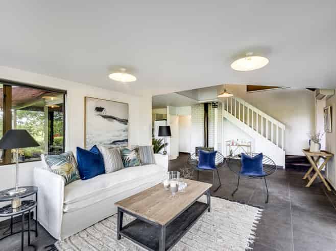 1394 Railway Road, Longlands