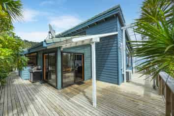 109 Seaview Road, Piha