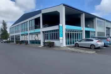 Ground Floor Multi-Use Unit with Carparks