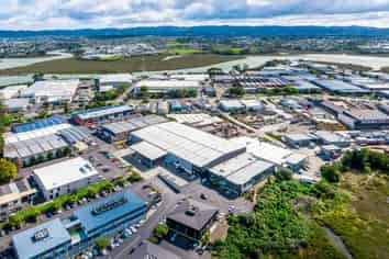 Ground Floor Multi-Use Unit with Carparks
