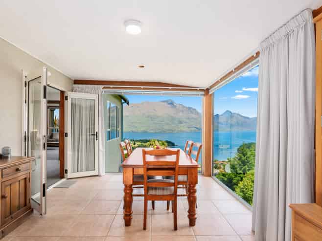 25B Vancouver Drive, Queenstown Hill