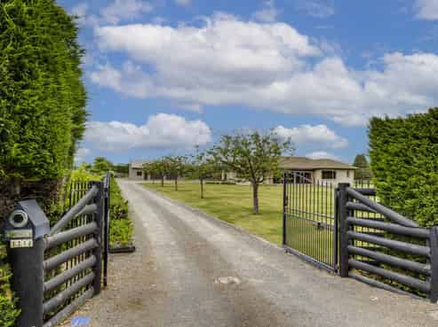 1316 Southland Road, Longlands
