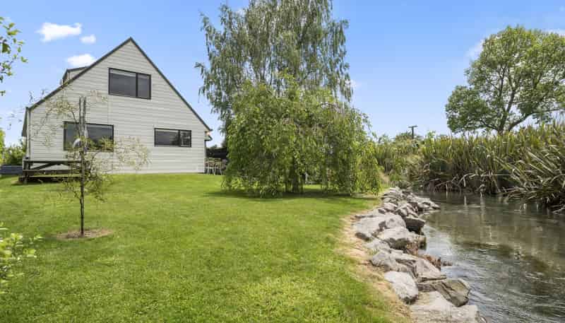 8/889 State Highway One, Waitahanui