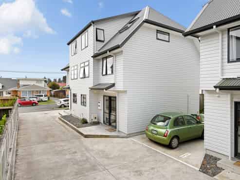 24B Hogan Street, Hamilton East