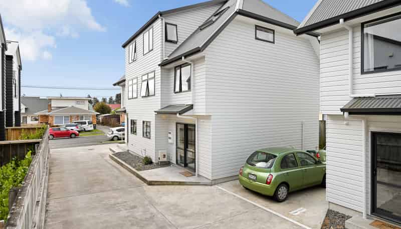 24B Hogan Street, Hamilton East