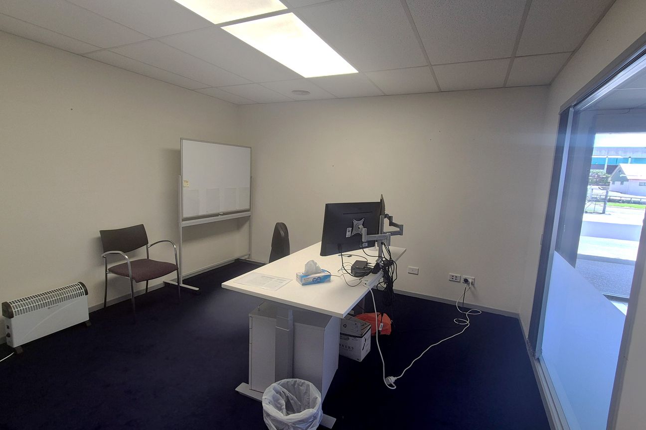 Bright spacious office opportunity - Widok 3