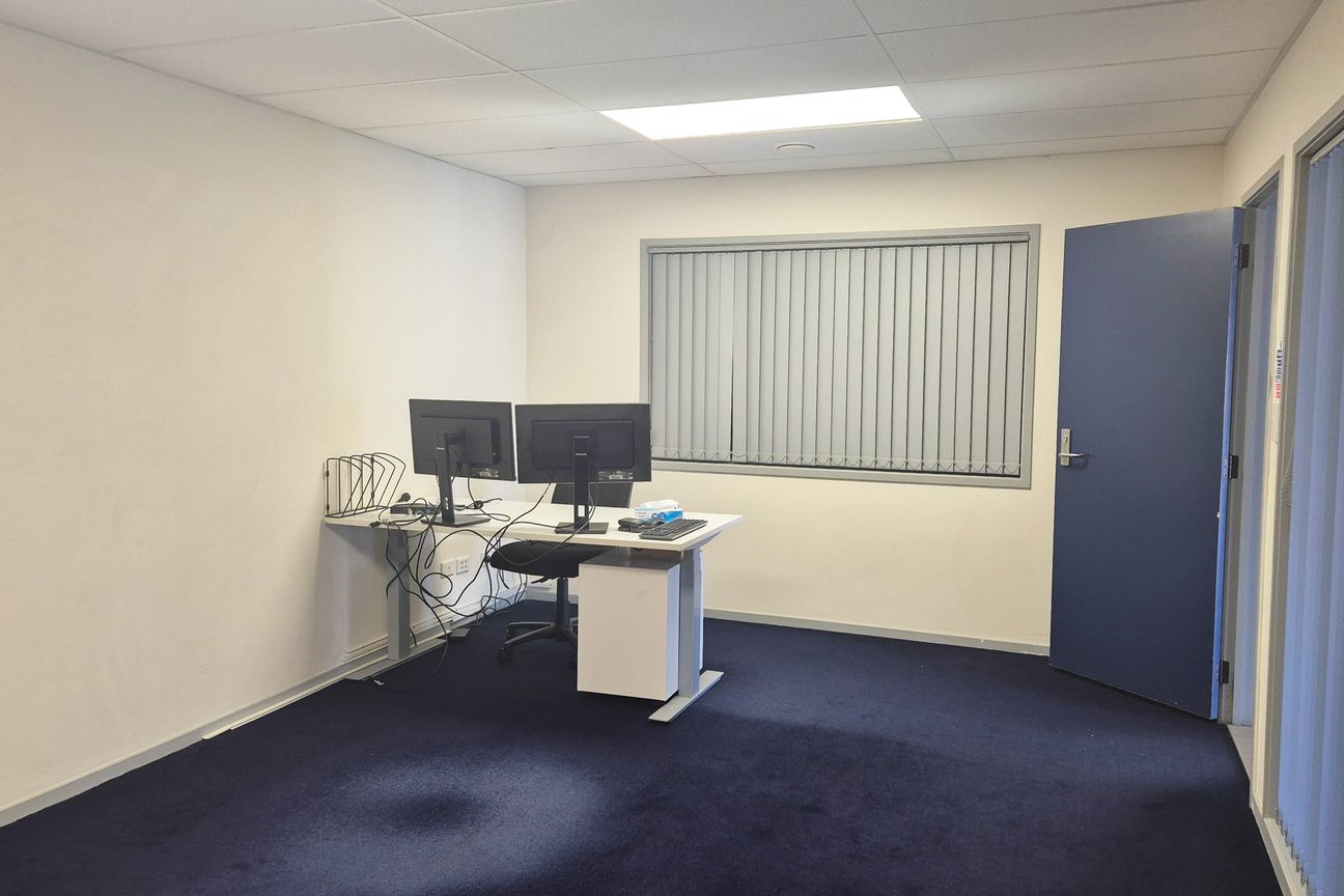 Bright spacious office opportunity - Widok 5