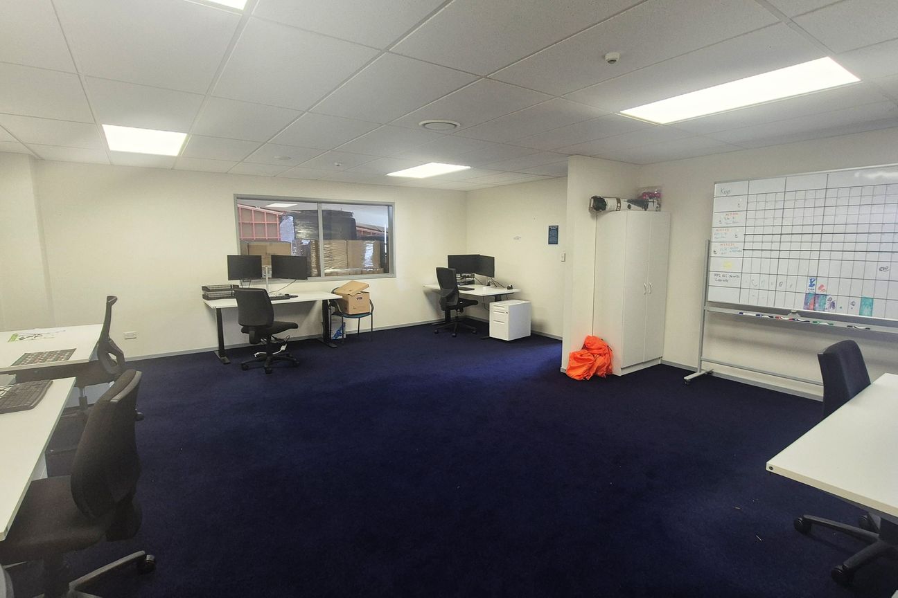 Bright spacious office opportunity - Więcej