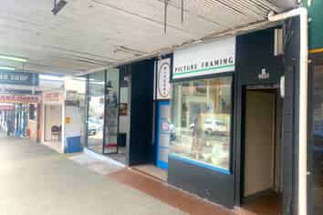 AFFORDABLE RETAIL ON THE MALL
