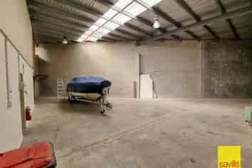 Conveniently located Office and warehouse