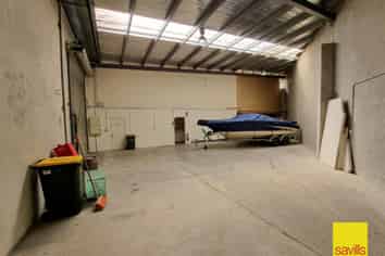 Conveniently located Office and warehouse