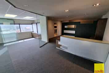 Conveniently located Office and warehouse