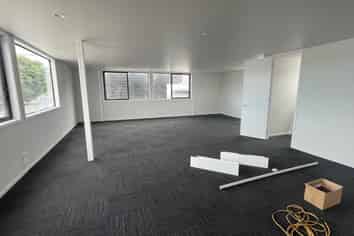 CHRISTMAS CRACKER DEAL - 741M²

