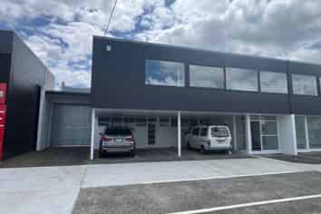 CHRISTMAS CRACKER DEAL - 741M²

