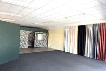 Versatile retail/office on Oxford Street