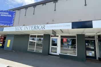 Versatile retail/office on Oxford Street