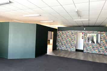 Versatile retail/office on Oxford Street