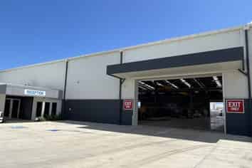 Standout warehouse for sublease