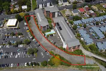 SUDDENLY AVAILABLE - 2,330M² YARD
