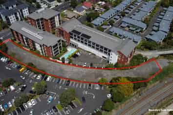 SUDDENLY AVAILABLE - 2,330M² YARD
