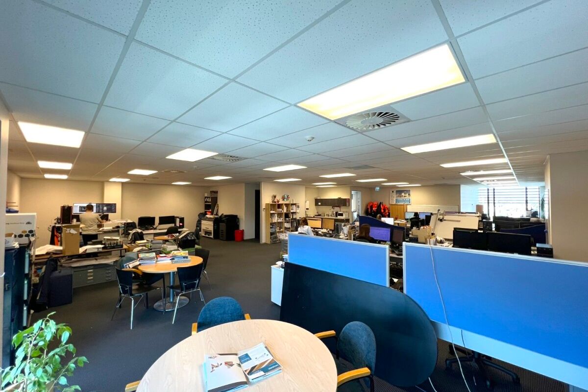 Modern Montreal Office with Fitout - Aanzicht 6