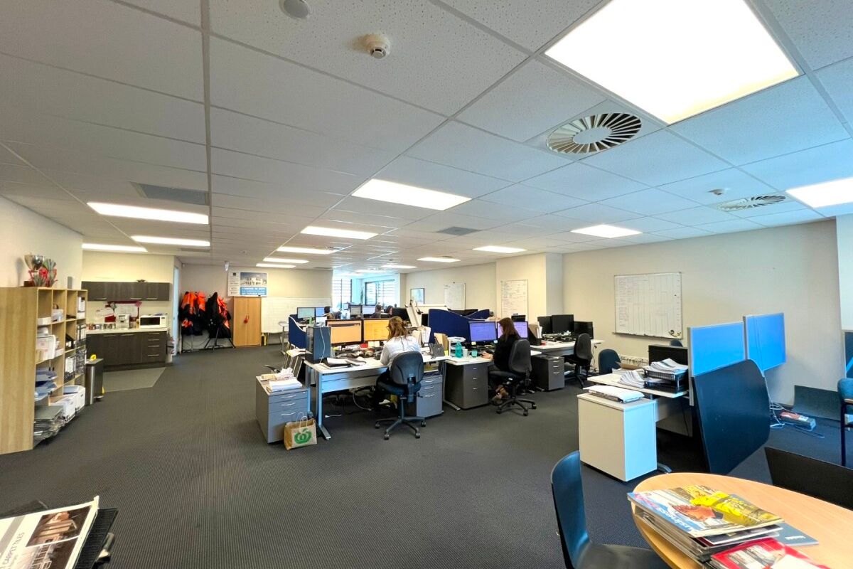 Modern Montreal Office with Fitout - Aanzicht 3