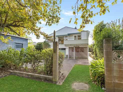 6 Raines Avenue, Forrest Hill