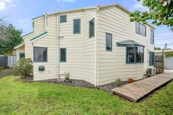 2/31 McClintock Street, Whau Valley