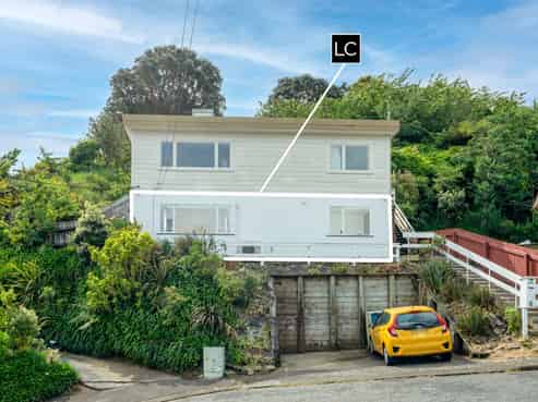 1/6 Montreal Grove, Kingston