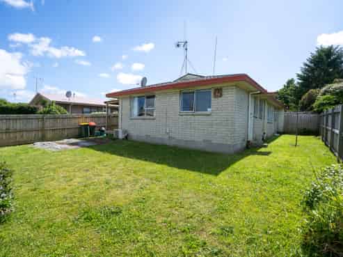 8A Leslie Place, Deanwell